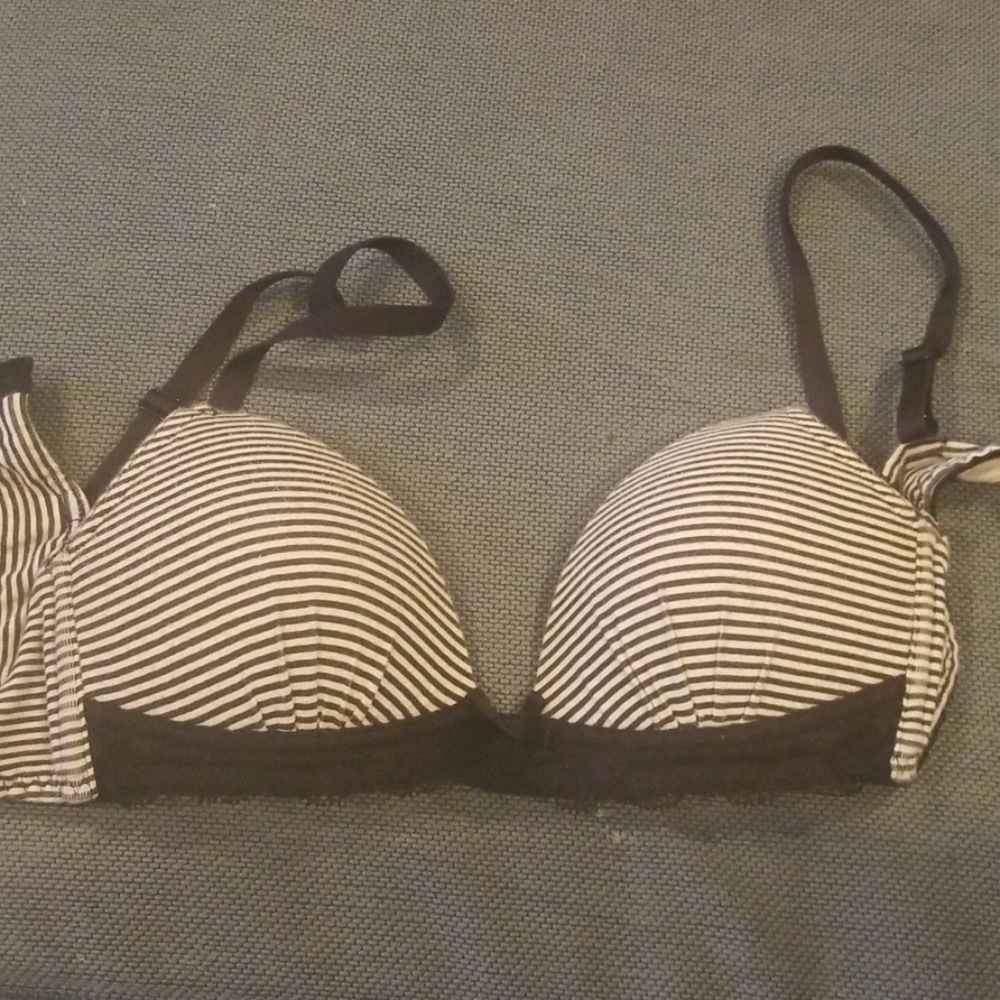 Triangle bra with lace and bow